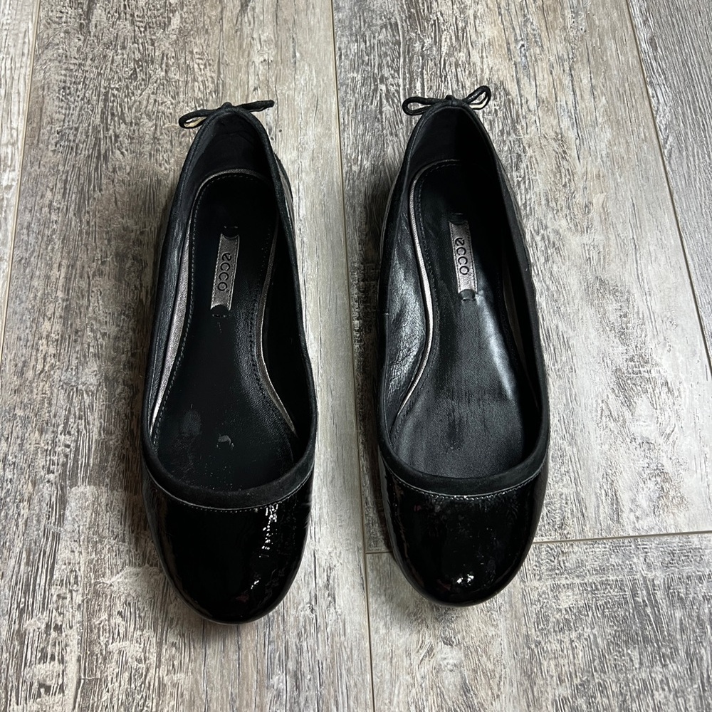Ecco Black Patent Leather Bow Ballet Flats Women's Size 38